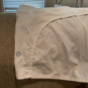 Lululemon White Hotty hot shorts